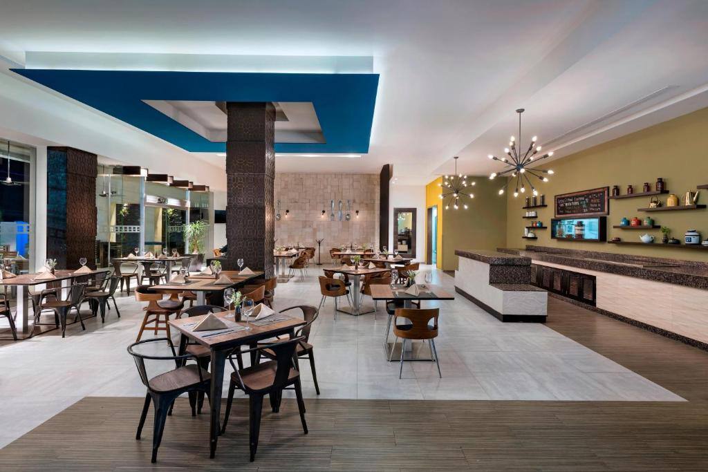 Four Points by Sheraton Cancun Centro: Restaurant