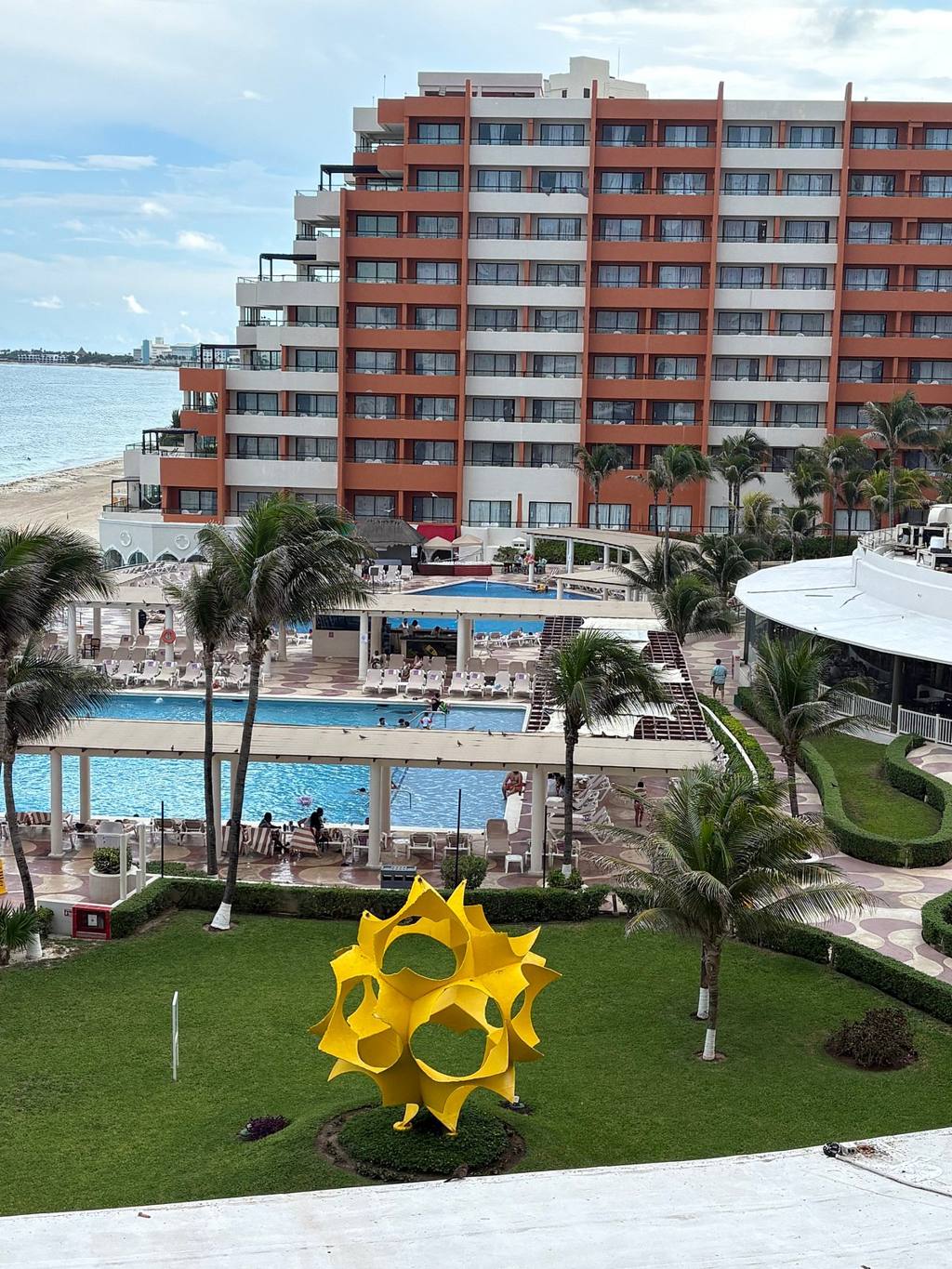 Golden Shores Crown Paradise: photo 1