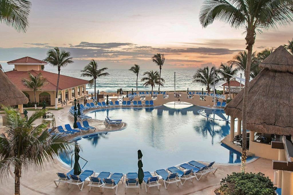 GR Solaris Cancun: Swimming pool