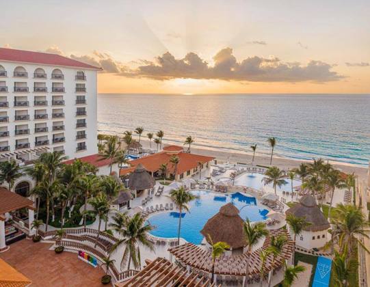 GR Solaris Cancun: Beach