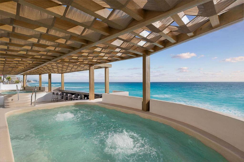 GR Solaris Caribe: Hot tub
