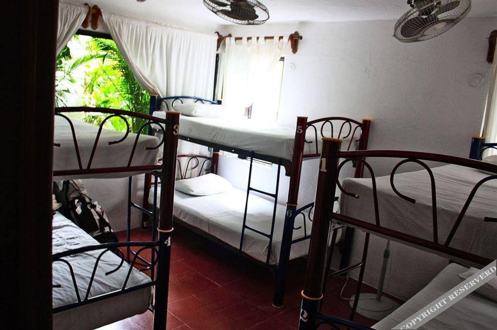Haina Hostal: Room photos