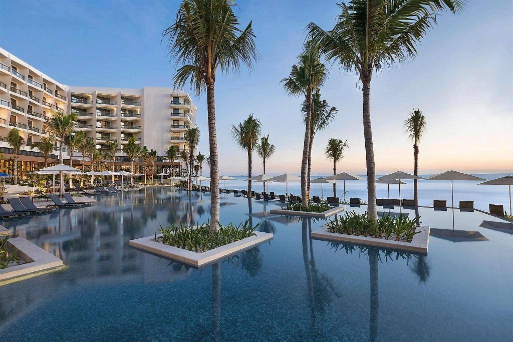 Hilton Cancun, an All-Inclusive Resort: Swimming pool