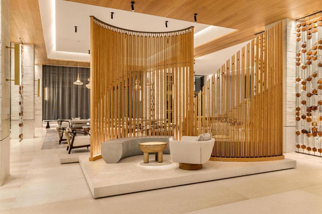 Hilton Cancun, an All-Inclusive Resort: Lobby