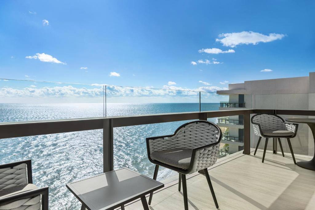 Hilton Cancun, an All-Inclusive Resort: Surrounding environment