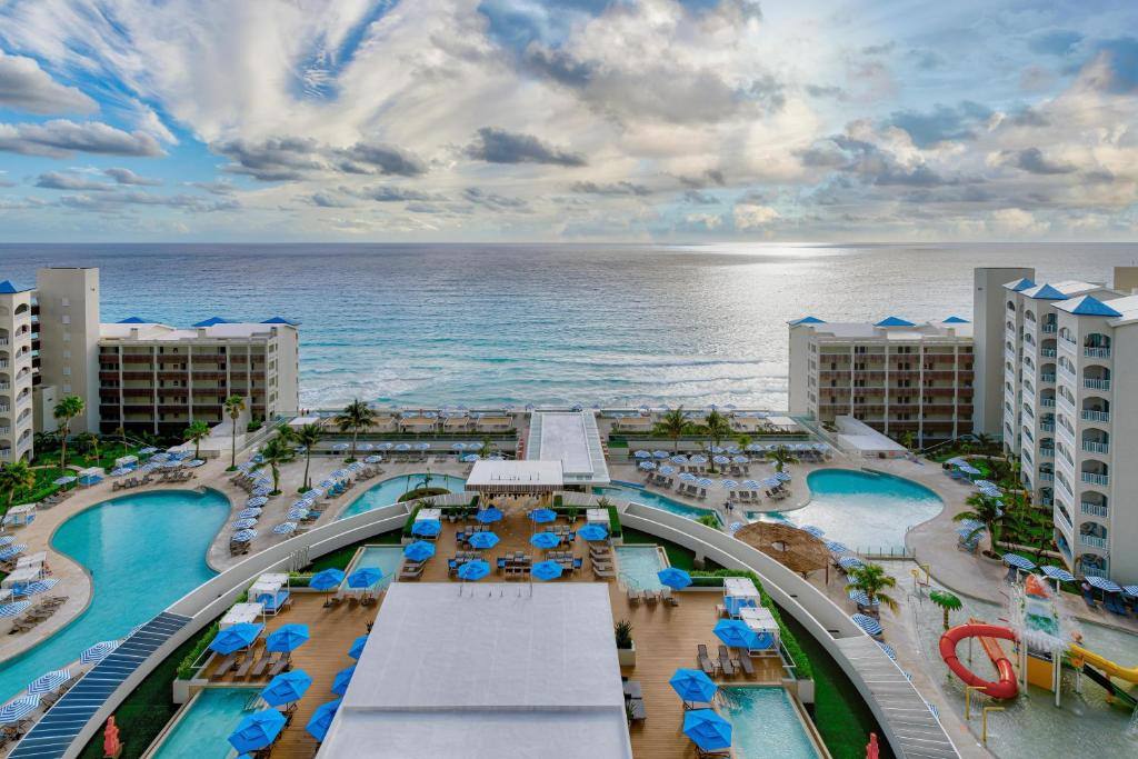 Hilton Cancun Mar Caribe All-inclusive Resort: Exterior view