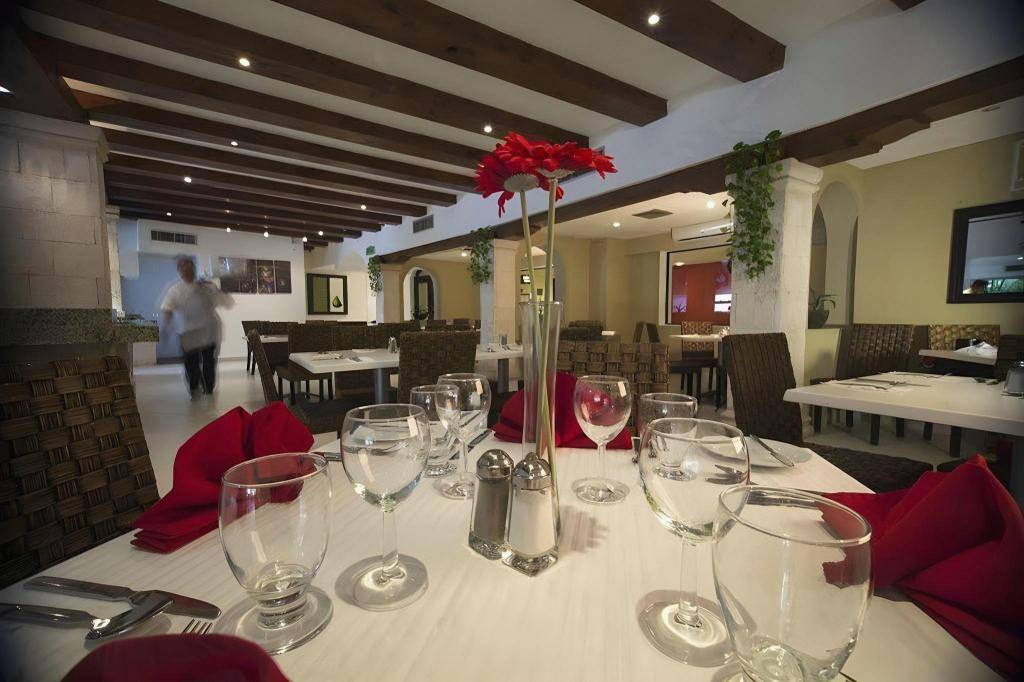 Hotel Adhara Cancún: Dining