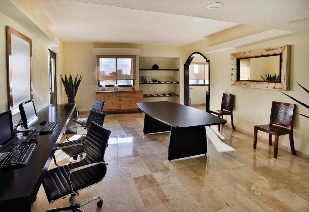 Hotel Adhara Cancún: Business center