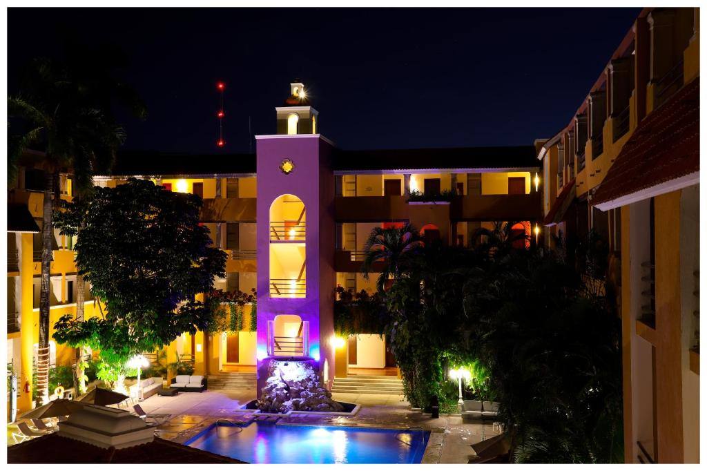 Hotel Adhara Cancún: Exterior view