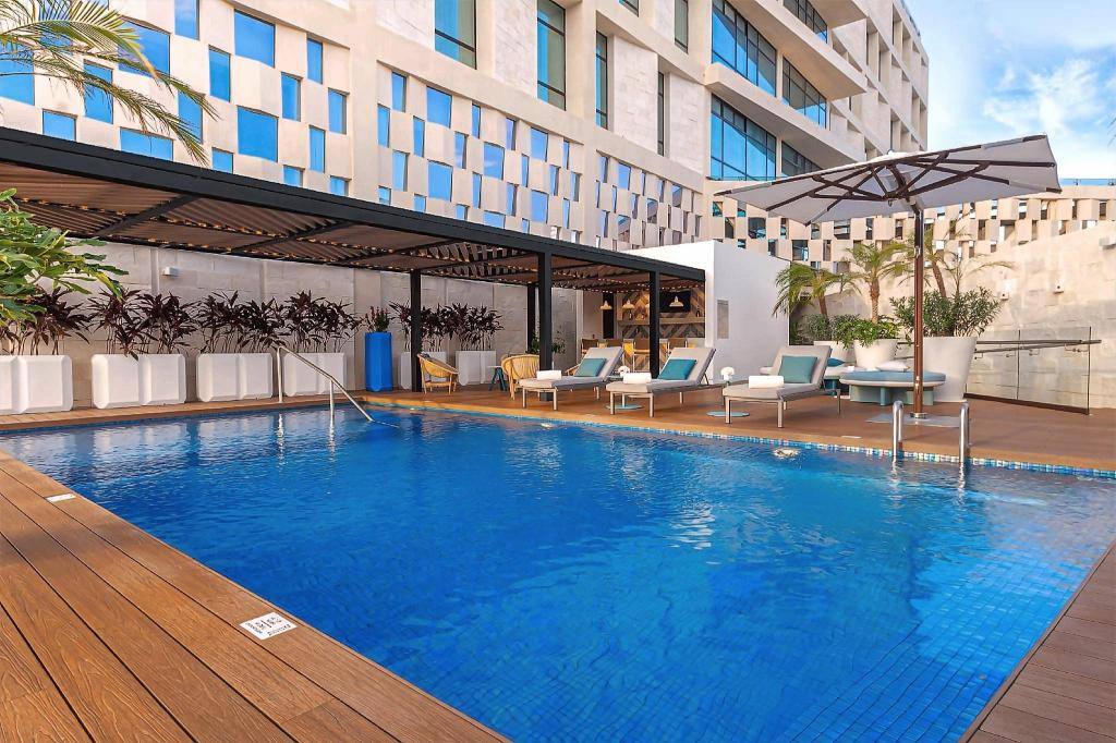 Hotel Avani Cancún Airport: Swimming pool