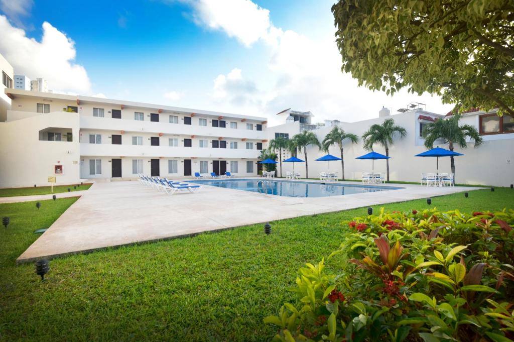 Hotel Bonampak Cancun: Garden