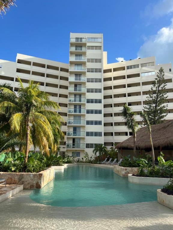 Hotel Calypso Cancún: Exterior view