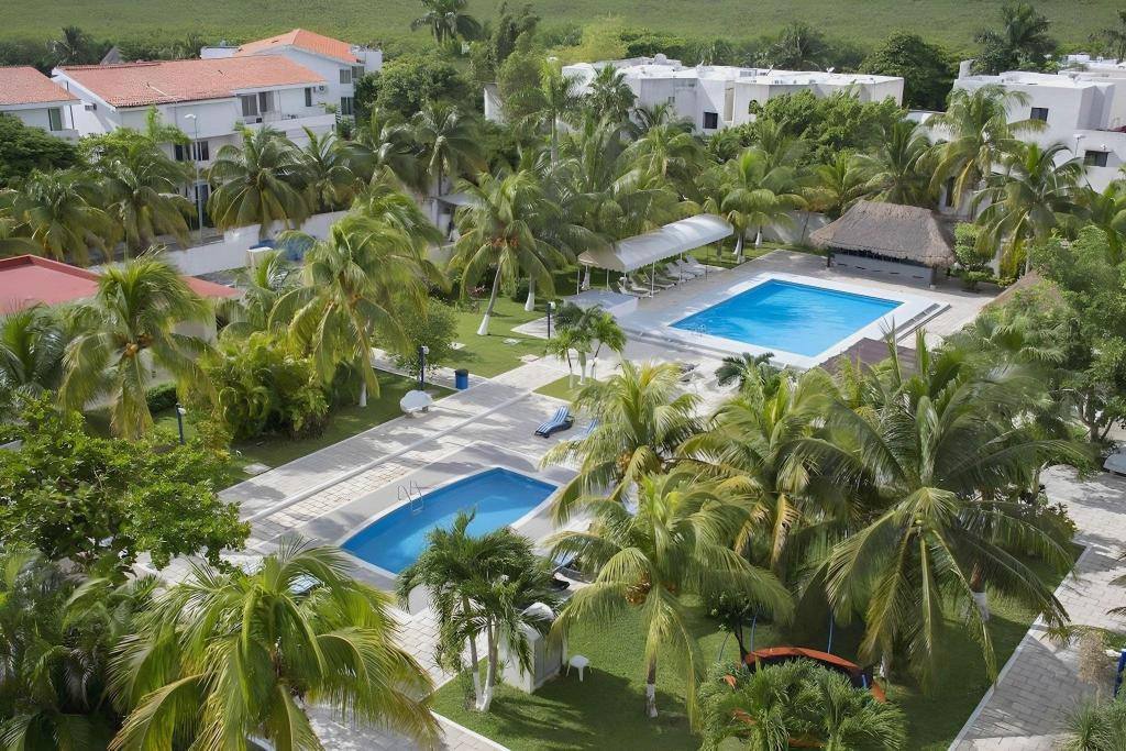 Hotel Calypso Cancún: Property views