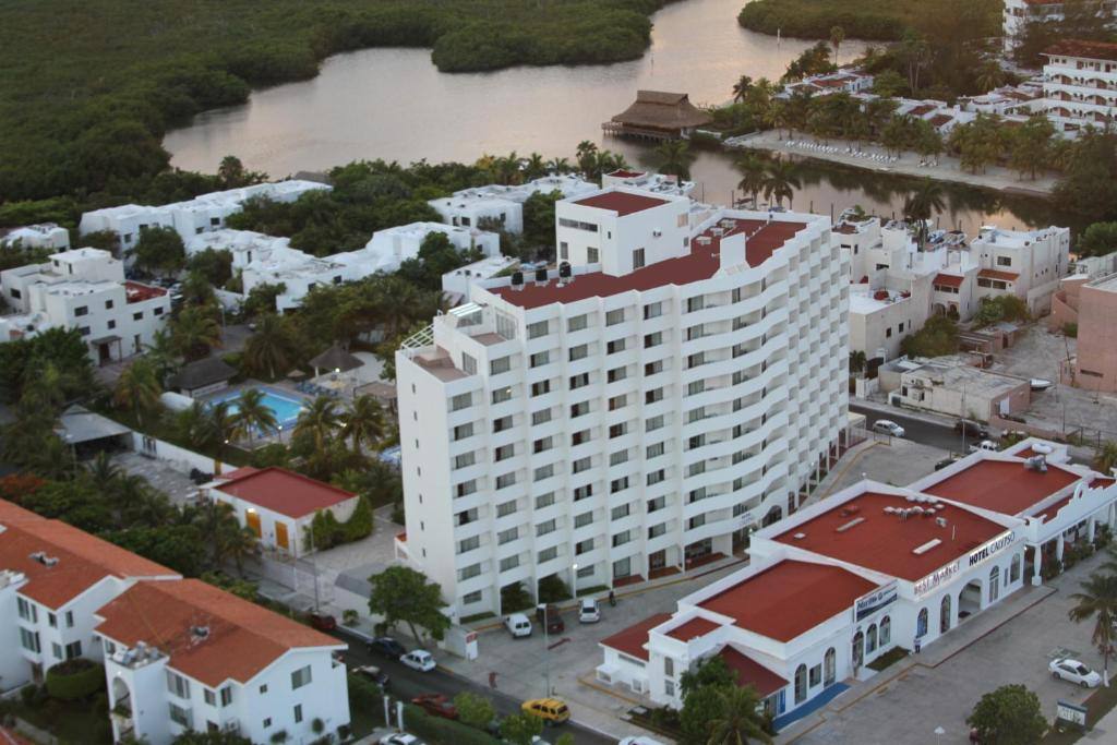 Hotel Calypso Cancún: Exterior view