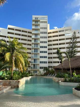 Hotel Calypso Cancún: Exterior view