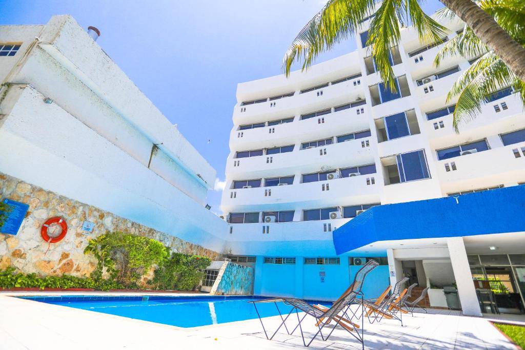 Hotel Caribe Internacional: Swimming pool