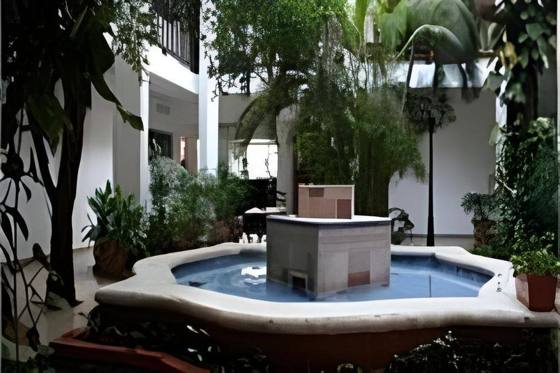 Hotel Colonial Cancún: Surrounding environment