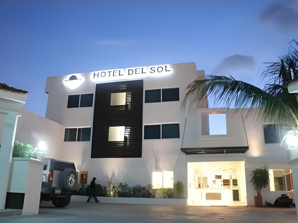 Hotel Del Sol: Exterior view
