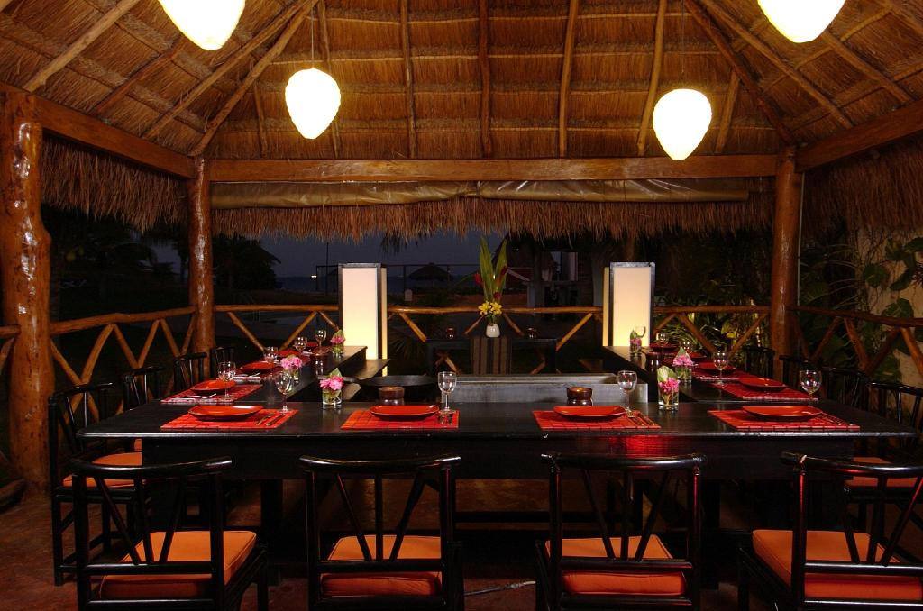 Hotel Dos Playas Faranda Cancun: Dining