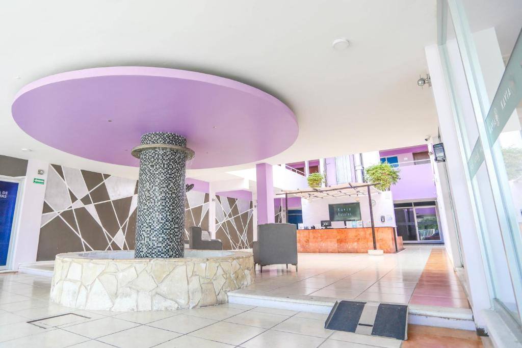 Hotel Kavia: Lobby