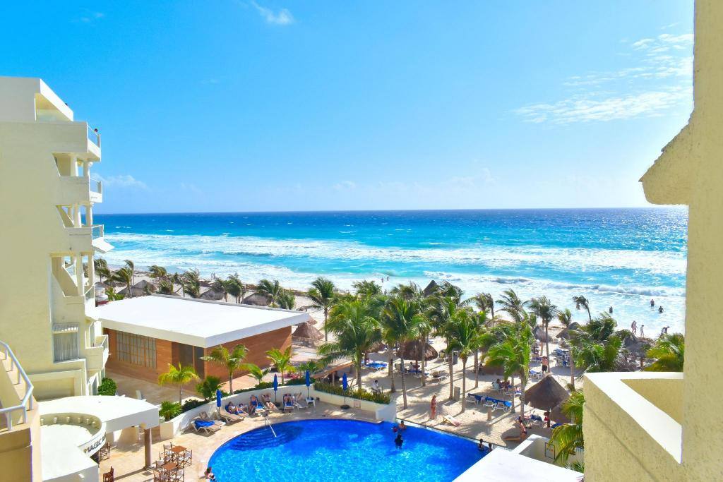 Hotel NYX Cancun: Exterior view