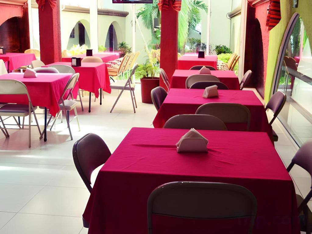 Hotel Parador: Dining