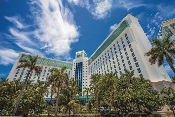 Hotel Riu Cancun: Exterior view