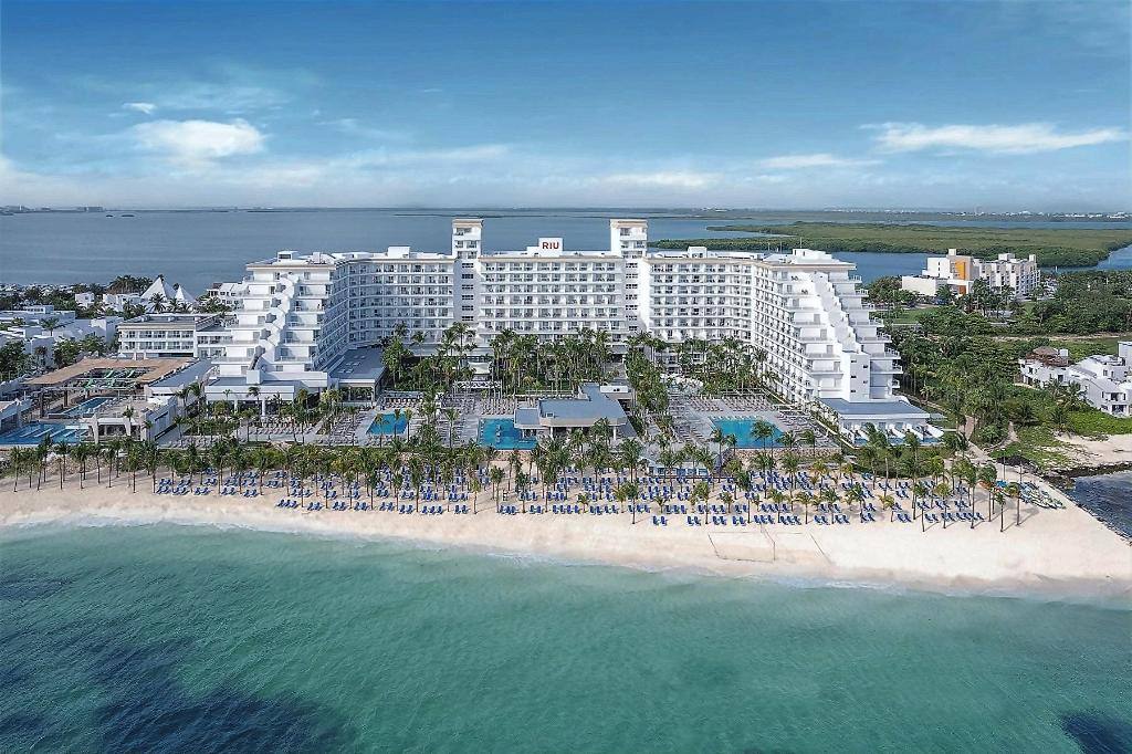 Hotel Riu Caribe: Exterior view