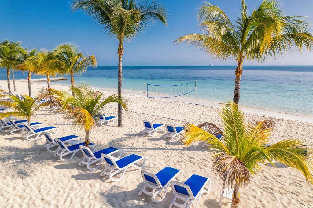 Hotel Riu Caribe: Beach