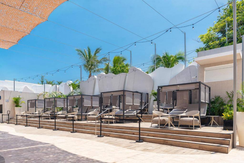 Hotel Riu Caribe: Property views