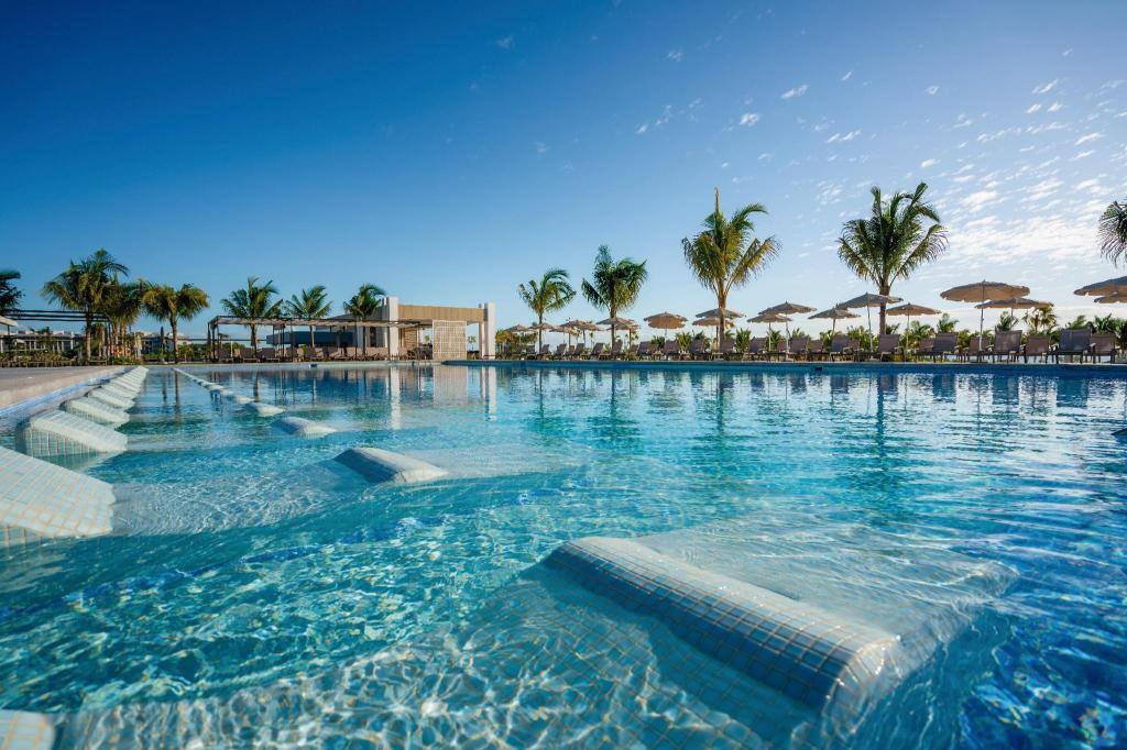 Hotel Riu Latino: Swimming pool