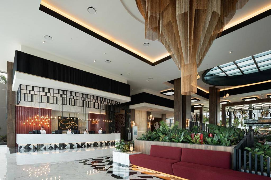 Hotel Riu Palace Peninsula: Lobby