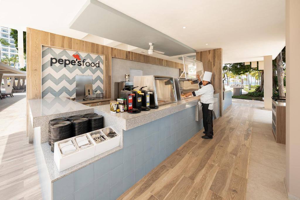 Hotel Riu Palace Peninsula: Food and beverages