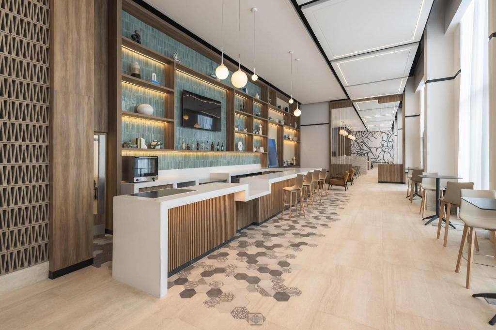 Hyatt Place Cancun Airport: Bar