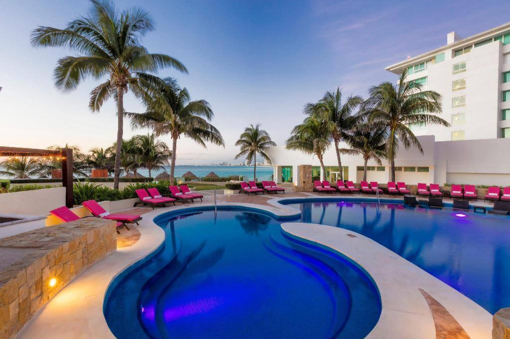 Krystal Grand Cancún: Swimming pool [outdoor]