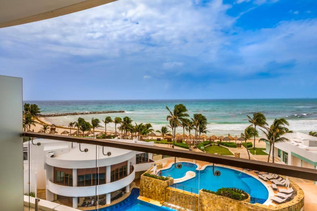 Krystal Grand Cancún: Surrounding environment
