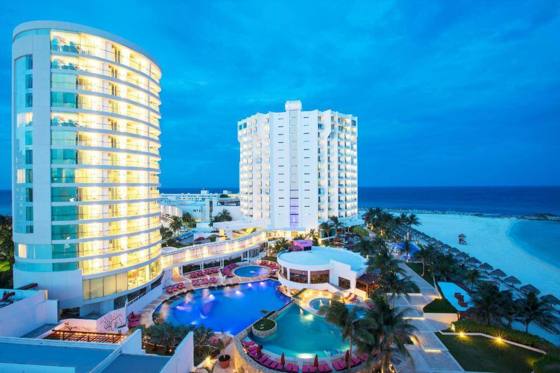 Krystal Grand Cancún: Exterior view