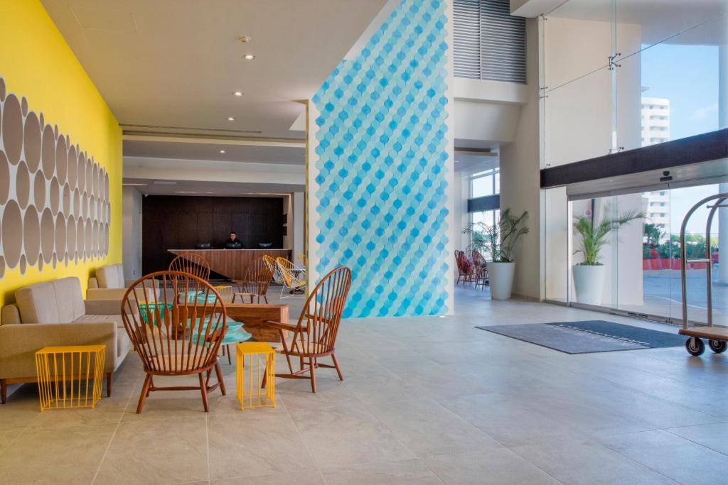 Krystal Urban Cancún & Beach Club: Lobby