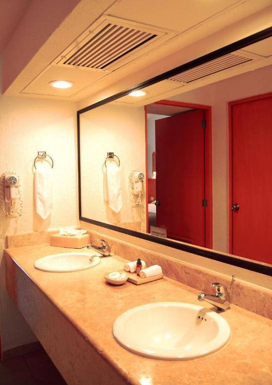 Laguna Suites: Other