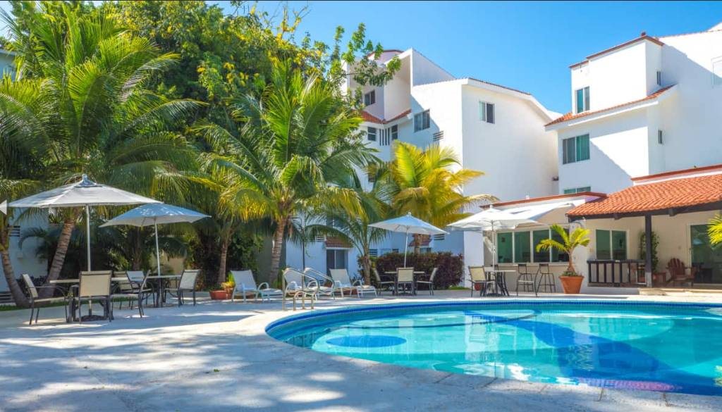 Las Gaviotas Hotel & Suites: Swimming pool [outdoor]