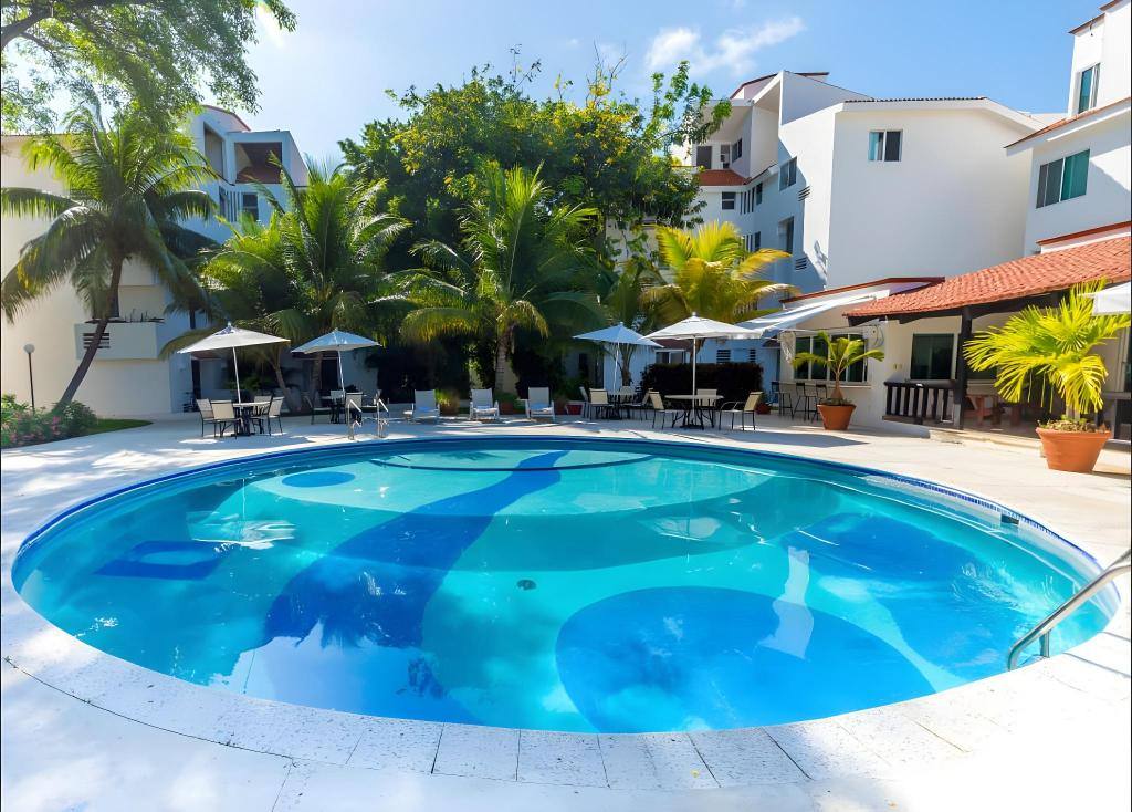 Las Gaviotas Hotel & Suites: Swimming pool [outdoor]