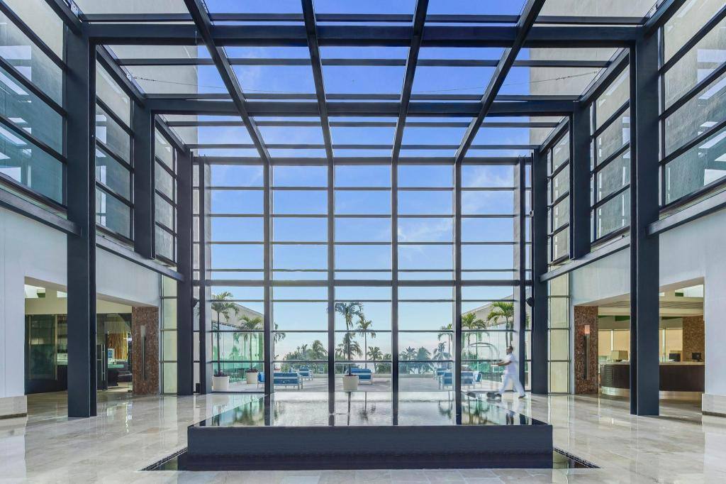 Live Aqua Cancun: Lobby