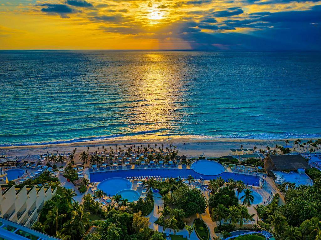 Live Aqua Cancun: Exterior view