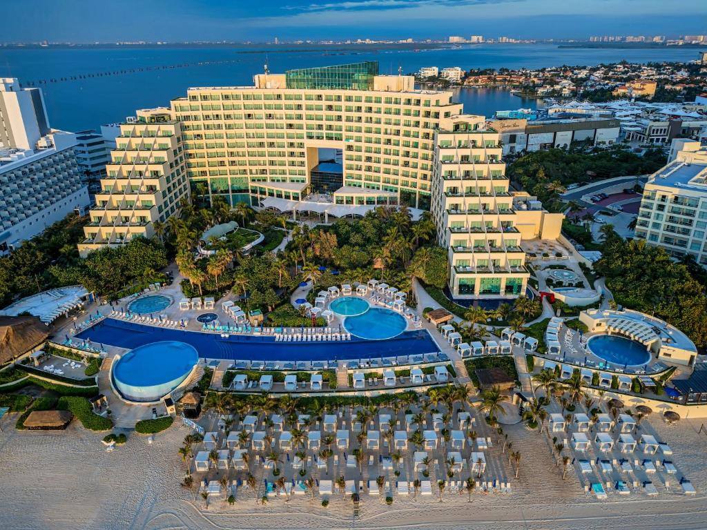 Live Aqua Cancun: Exterior view