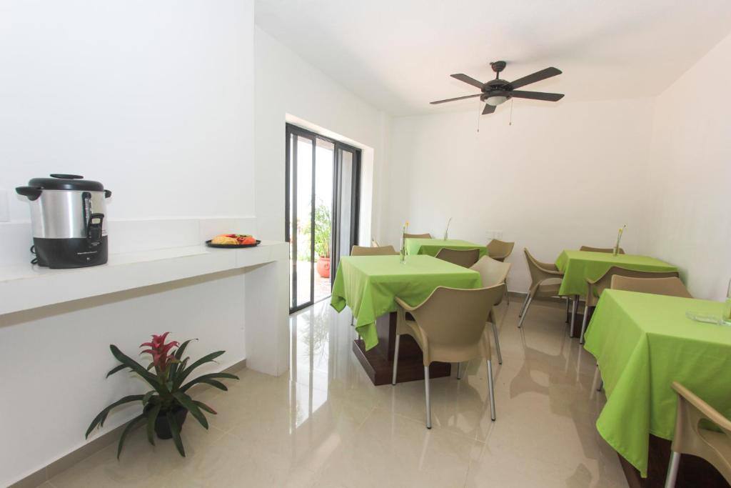 Los Girasoles: Restaurant