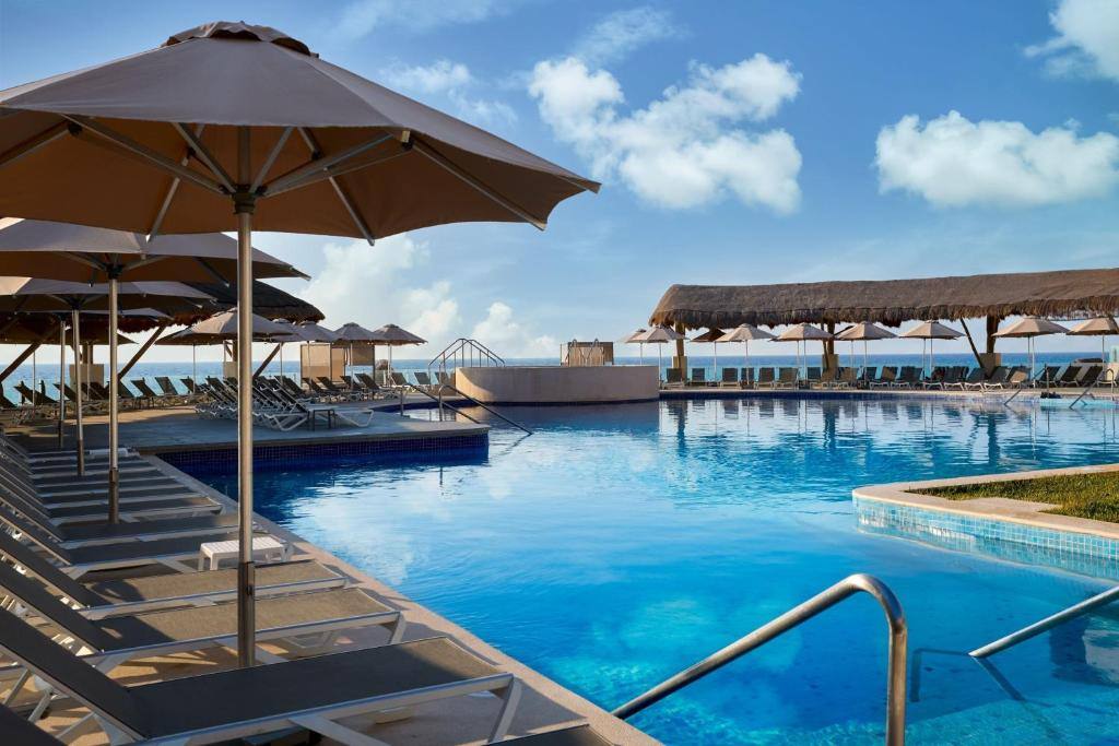 Marriott Cancun, An All-Inclusive Resort: Swimming pool