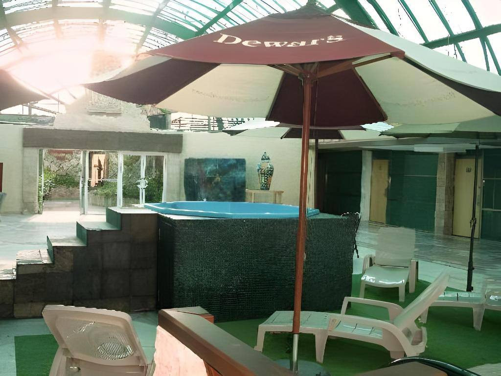 Mayafair Design Hotel: Hot tub