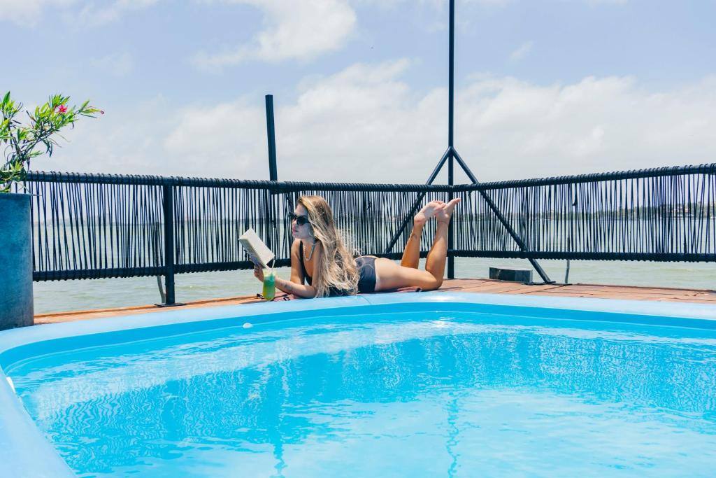 Mayan Monkey Hostel: Surrounding environment