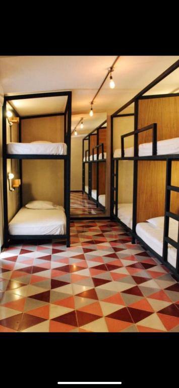 Moloch Hostel y Suites: Rooms