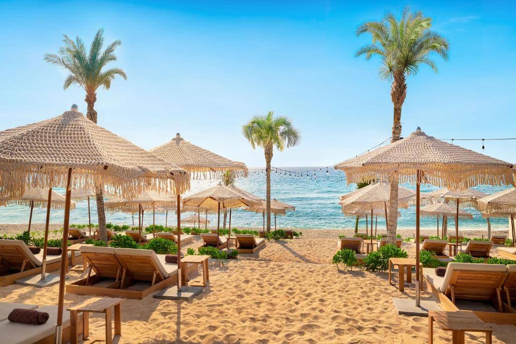 Mondrian Cancun: Beach